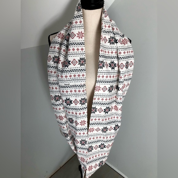 NEW Cozy Soft Snowflake Fair Isles Flannel Infinity Winter Scarf - Picture 4 of 6